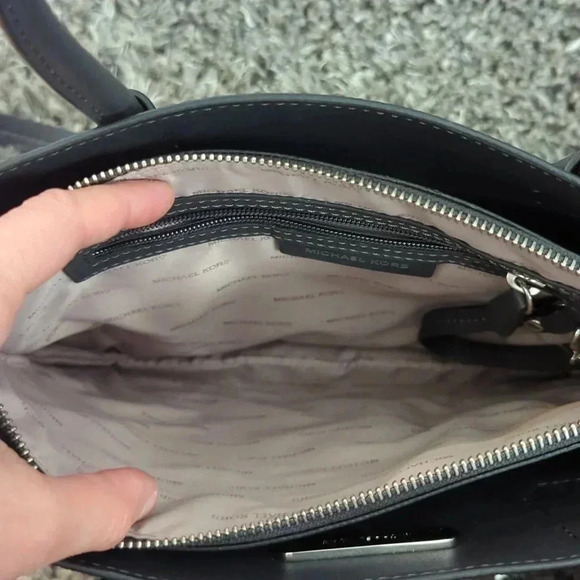 Michael Kors Mercer handle tote bag - Picture 9 of 16